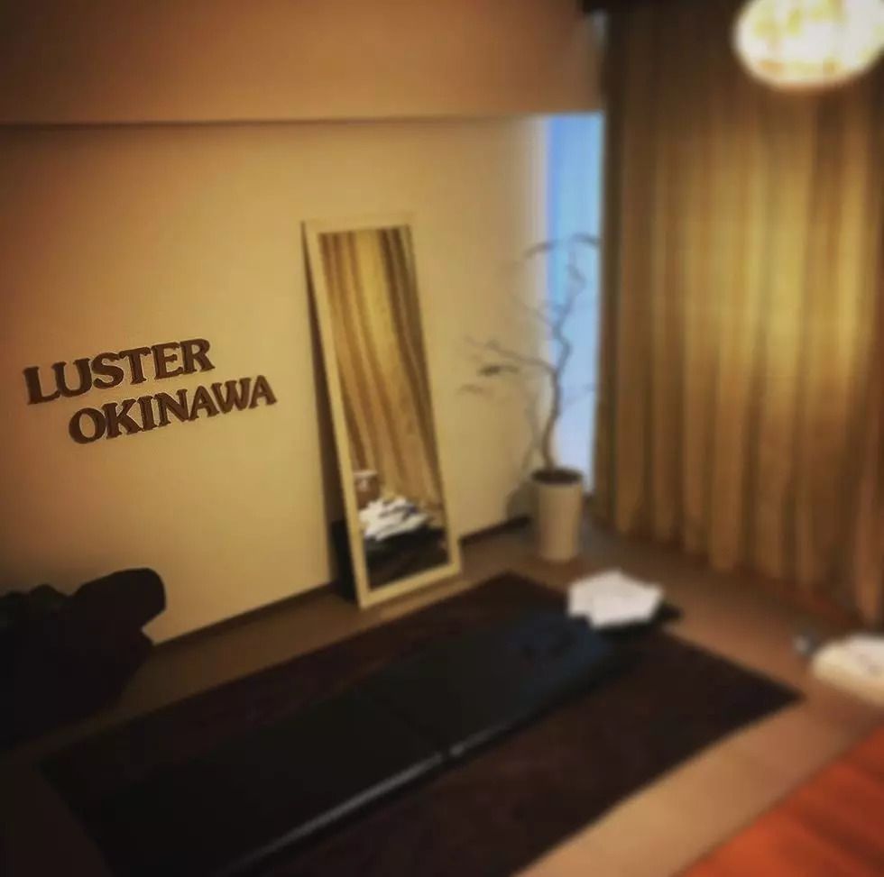 「LUSTER OKINAWA」のカバー写真